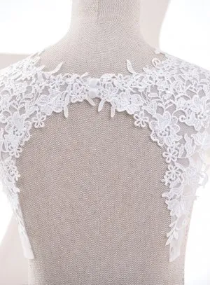 Bretelles dentelle et dos fermé