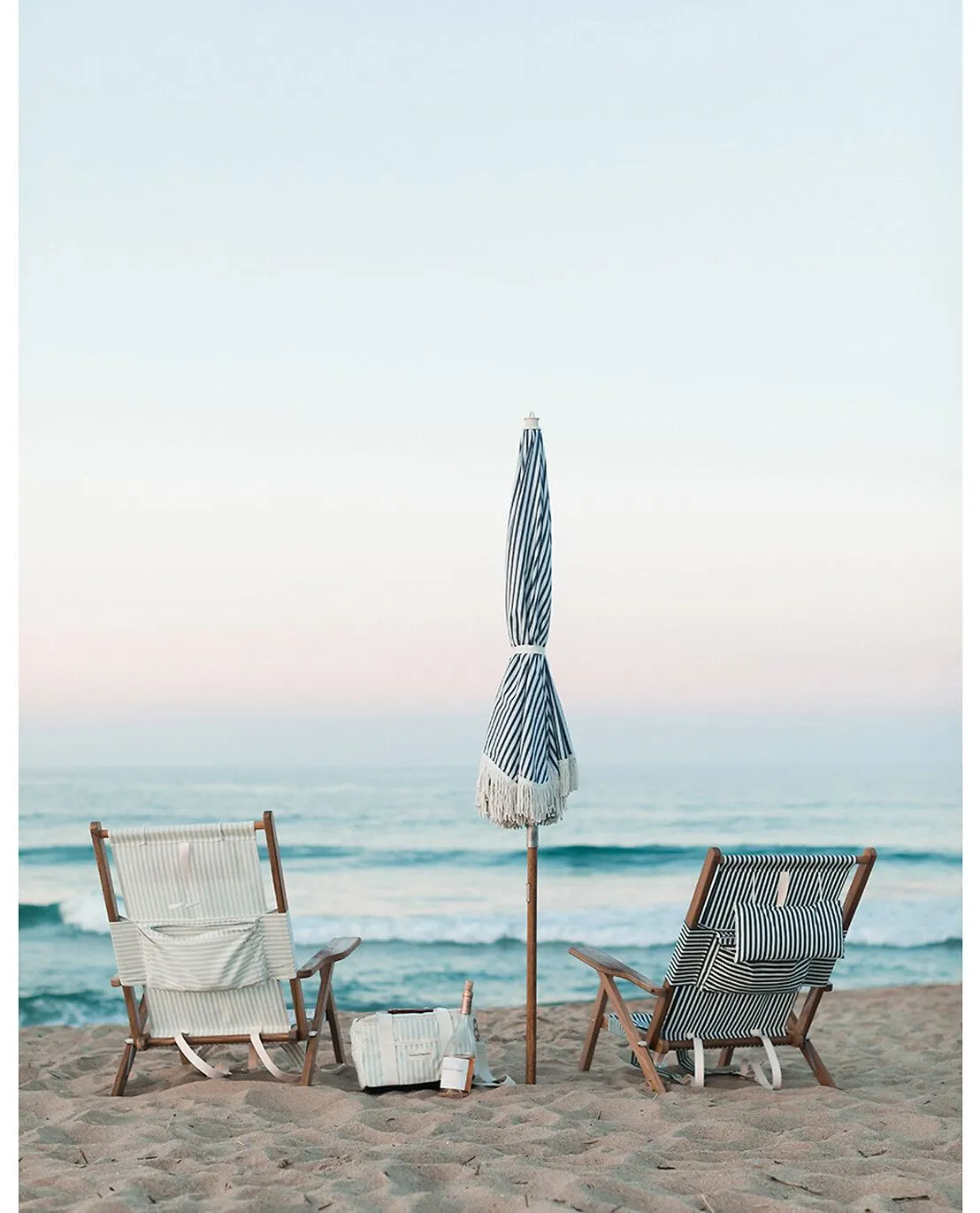 Chaise pliable en bois et toile The Tommy Chair Lauren's Navy Stripe