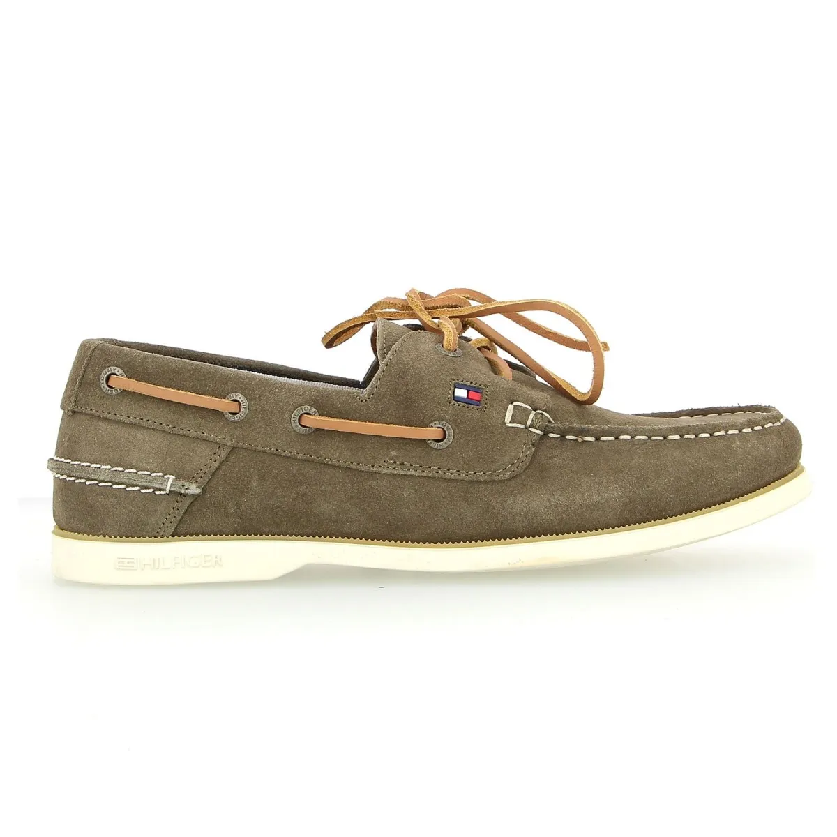 Chaussure bateau TOMMY HILFIGER daim kaki - Matière noble 59,90€