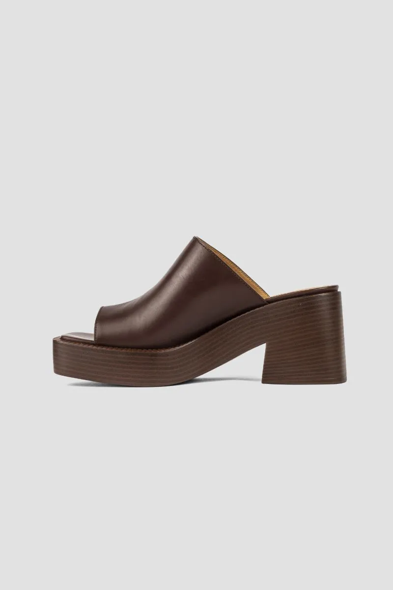 Mules bout ouvert à plateforme en cuir marron